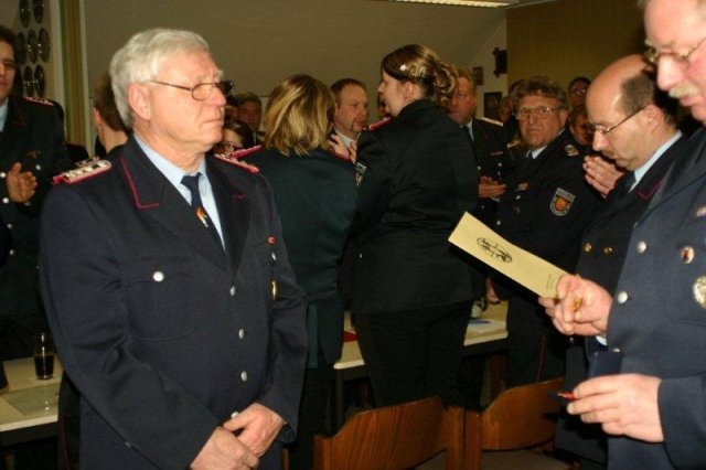 2012-02-11 -17- JHV FF BLtbg Ehrung K.H. Kemmling (4)